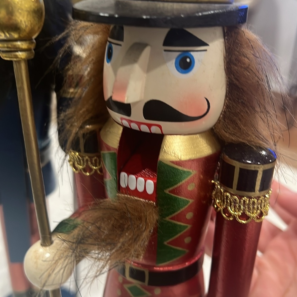 2 Nutcrackers - Picture 7 of 14